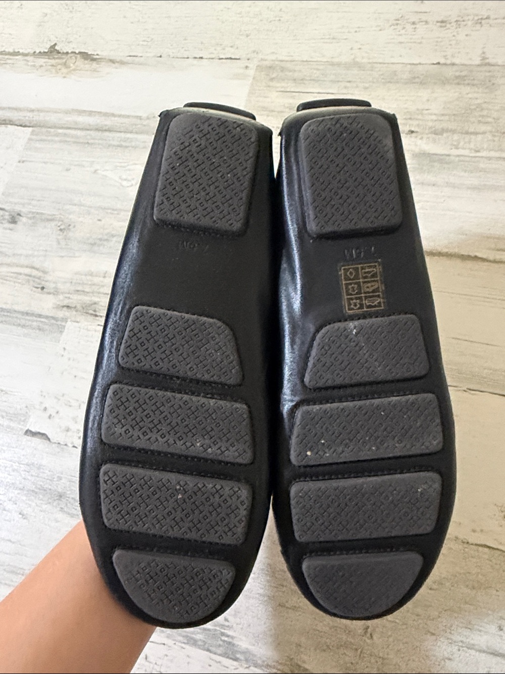 Tory Burch Black Leather Bow-Trim Driving Loafers with Gold Logo - Picture 4 of 10